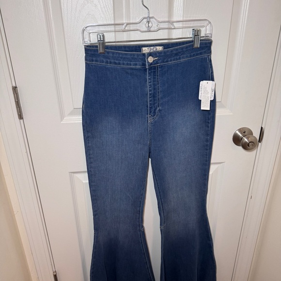NWT We The Free Just Float On Flare Jeans - Picture 2 of 16